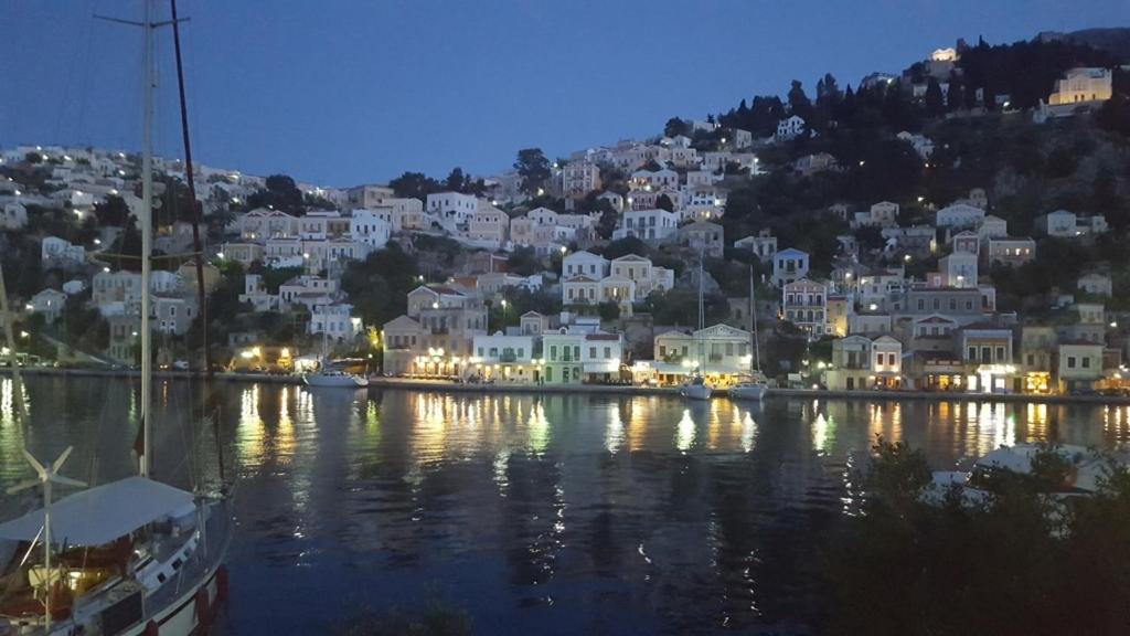 Symi Blue Port Apartment Eksteriør bilde