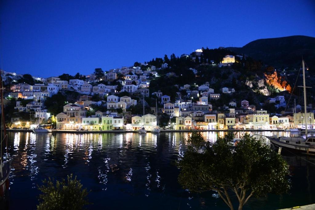 Symi Blue Port Apartment Eksteriør bilde