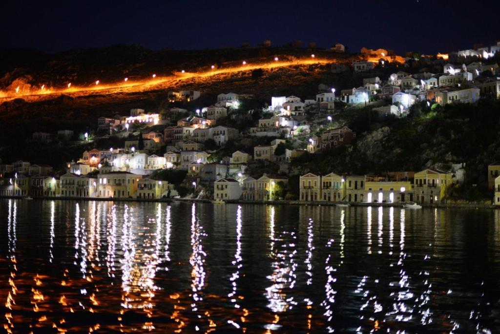 Symi Blue Port Apartment Eksteriør bilde